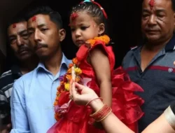 Kisah Nyata: Bocah 2 Tahun di Nepal Kini Jadi Dewi Hidup, Hidupnya Berubah Total!