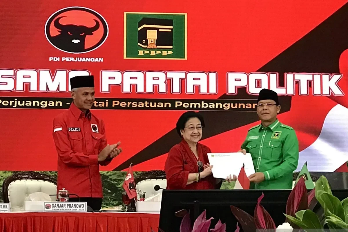 Ganjar Pranowo, Megawati Soekarnoputri, dan tokoh PPP dalam acara deklarasi kerjasama politik.