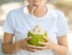 Lebih dari Sekadar Segar: Ini 7 Manfaat Minum Air Kelapa Setiap Hari!