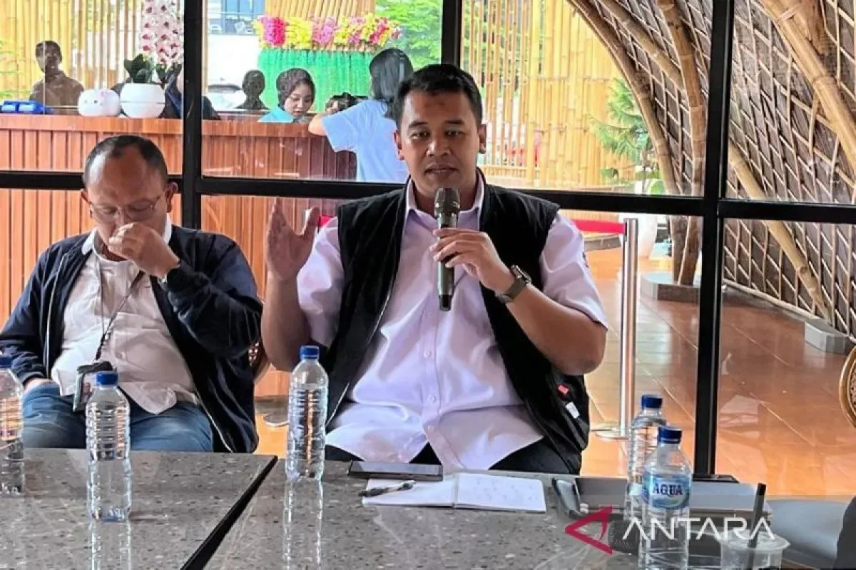 Konferensi pers lelang frekuensi 1,4 GHz, Komdigi: Indosat & XLSmart mundur.