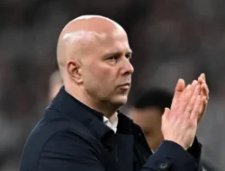 Liverpool di Ambang Kehancuran? Arne Slot Akui Bingung, The Reds Terlempar dari Zona UCL!