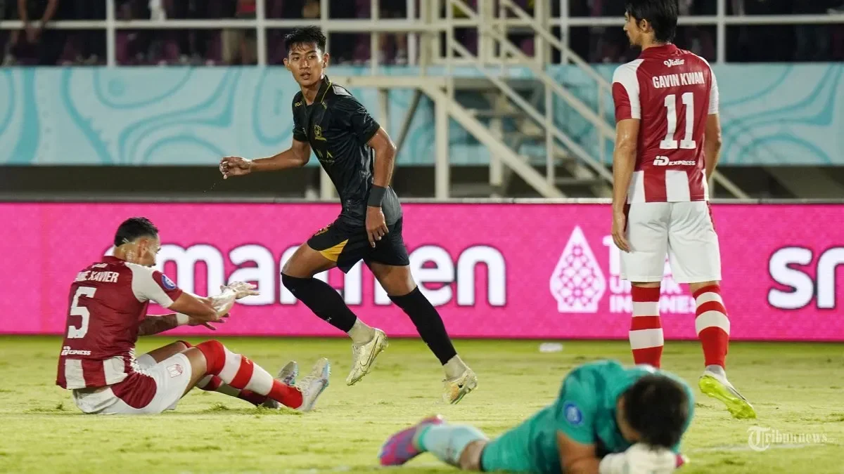 madura united kalahkan telak dewa united 2 0 drama var dan gol krusial guncang super league portal berita terbaru