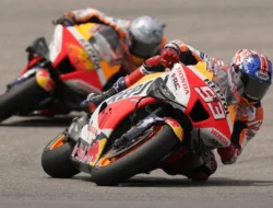 Mandalika Bergejolak! Bezzecchi Ukir Waktu Fantastis di FP2, Marc Marquez Terjebak Drama?