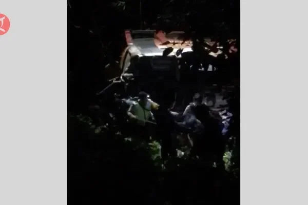 mencekam bus terjun 300 meter di bolivia 16 orang tewas tragis ini dugaan penyebabnya portal berita terbaru