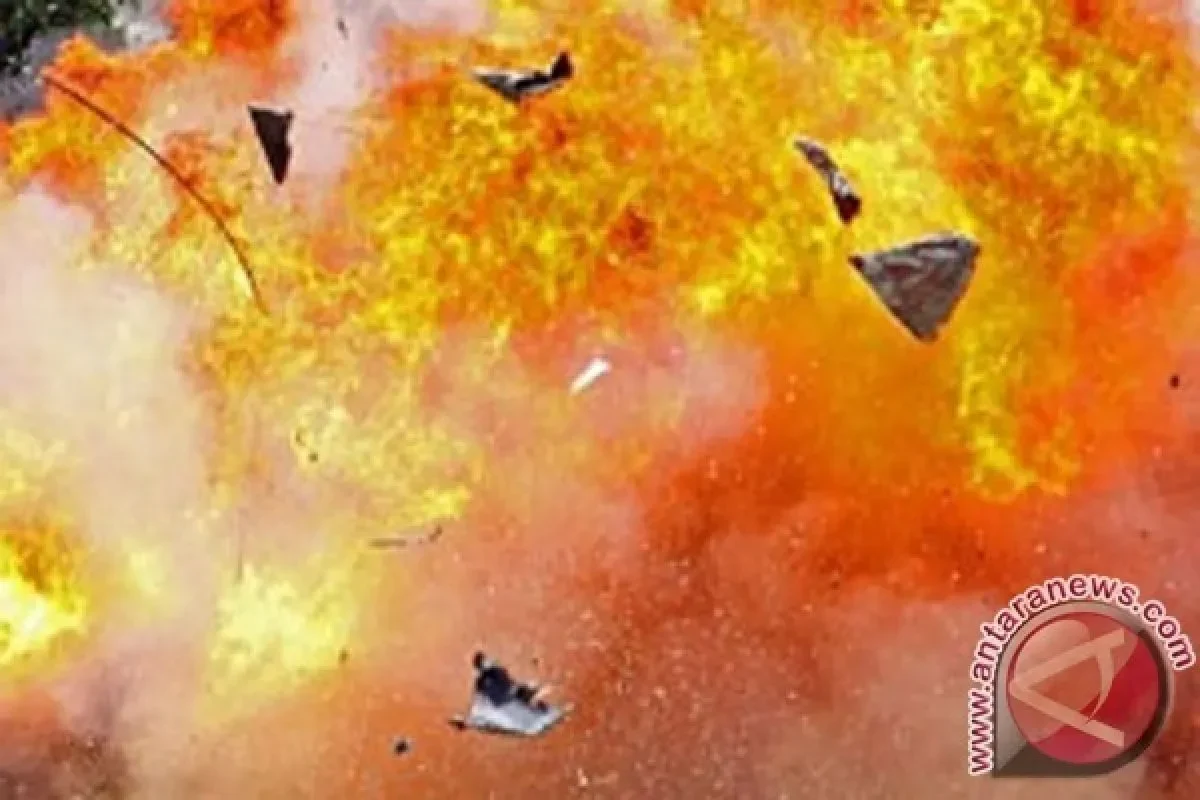 mencekam pabrik bahan peledak militer as meledak dahsyat banyak korban jiwa berjatuhan portal berita terbaru