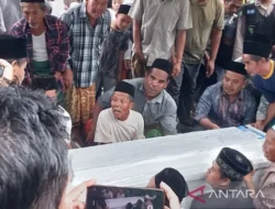 Mencekam! Pemakaman Legenda Kenya Raila Odinga Berakhir Ricuh, Polisi Tembakkan Gas Air Mata ke Ribuan Pelayat