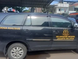 Mengejutkan! Orang Tua Nadiem Makarim Hadiri Sidang Praperadilan, Kasus Chromebook Makin Panas!