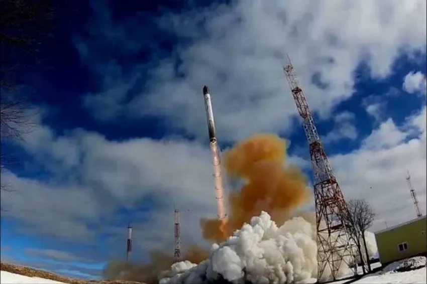 menguak kekuatan global siapa sebenarnya pemilik cnn indonesia dan jaringan raksasanya portal berita terbaru