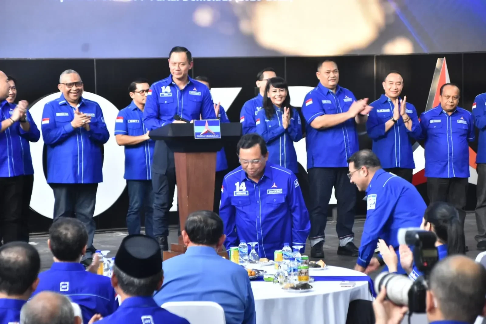 misteri j di psi kaesang ketum tapi sosok ini bikin menkum supratman terkejut portal berita terbaru