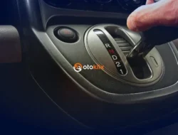 Mobil Matic di Tanjakan? Stop Pakai Mode ‘D’! Ini Rahasia Pengemudi Pro yang Wajib Kamu Tahu