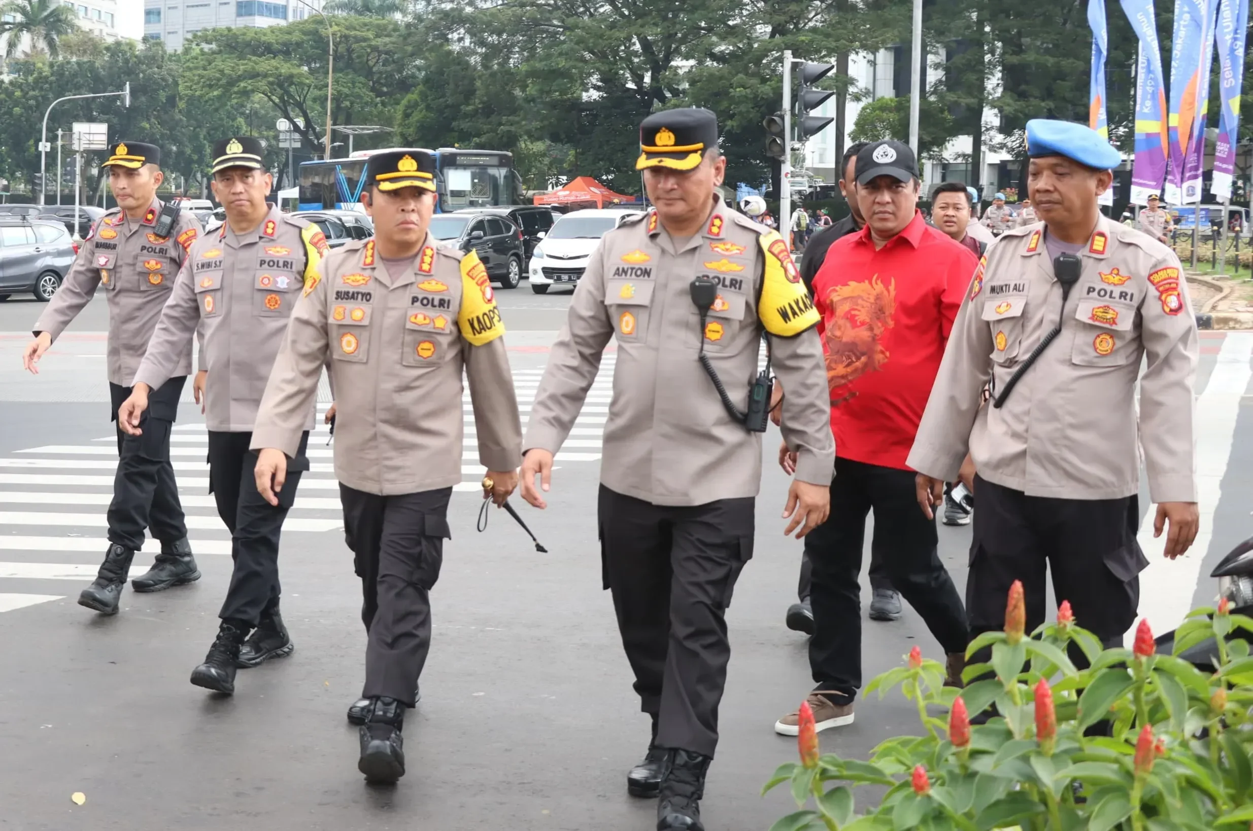 monas memanas 1 743 personel gabungan kawal aksi bem si apa yang perlu kamu tahu portal berita terbaru