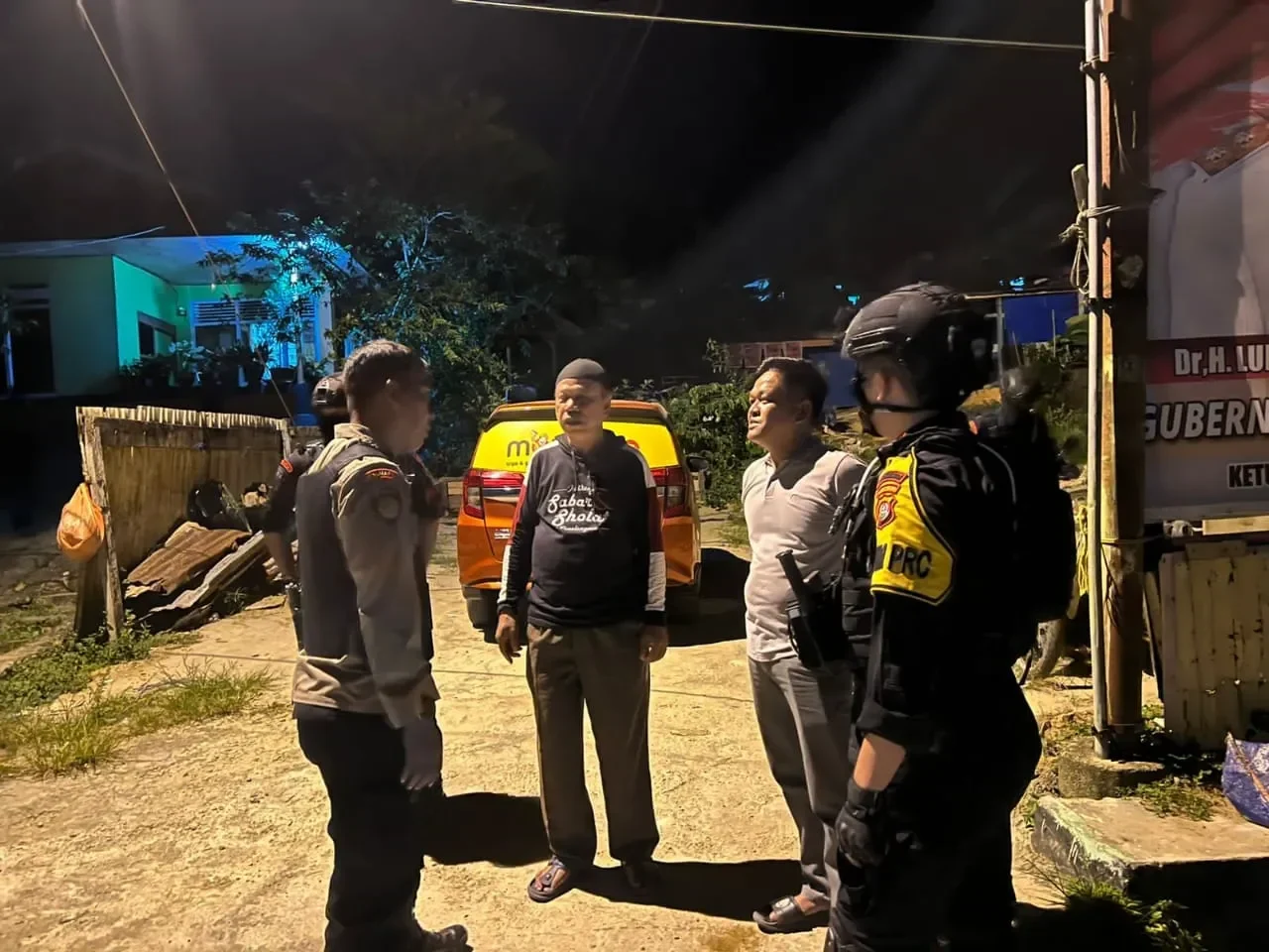 ngeri cuma gara gara flash hp 3 orang dikeroyok brutal di bar cengkareng portal berita terbaru