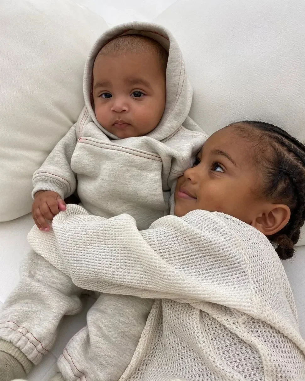 north west bikin geger rambut biru tato di usia 12 kim kardashian beri pembelaan tak terduga portal berita terbaru