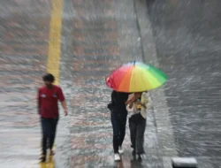 Panas Ekstrem Jabodetabek Segera Berakhir! BMKG Bocorkan Tanggal Hujan Turun, Siap-siap Payung!