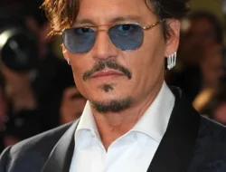 Paris Fashion Week Geger! Johnny Depp Comeback Epic Bareng Jisoo BLACKPINK & Jimin BTS