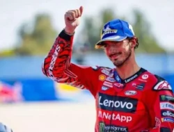 Pecco Bagnaia Geram! Dorna Dikecam Lanjutkan Moto3 Malaysia Pasca Kecelakaan Horor yang Bikin Merinding