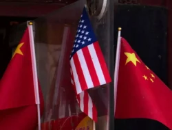 Perang Dagang AS-China Memanas: Tarif 130% Trump Bikin Indonesia Senyum Lebar? Menkeu Purbaya Ungkap Alasannya!