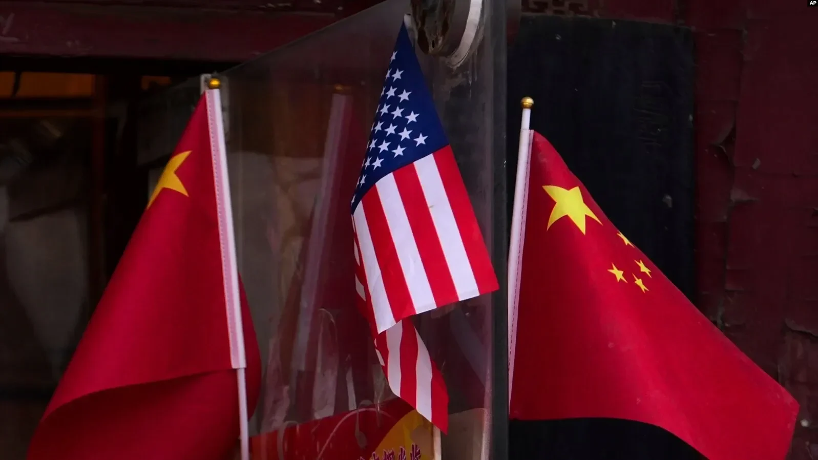 perang dagang as china memanas tarif 130 trump bikin indonesia senyum lebar menkeu purbaya ungkap alasannya portal berita terbaru