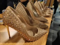 Pramugari Ungkap Rahasia: Jangan Pernah Pakai Sandal Jepit di Pesawat, Ini 3 Bahaya yang Mengintai!