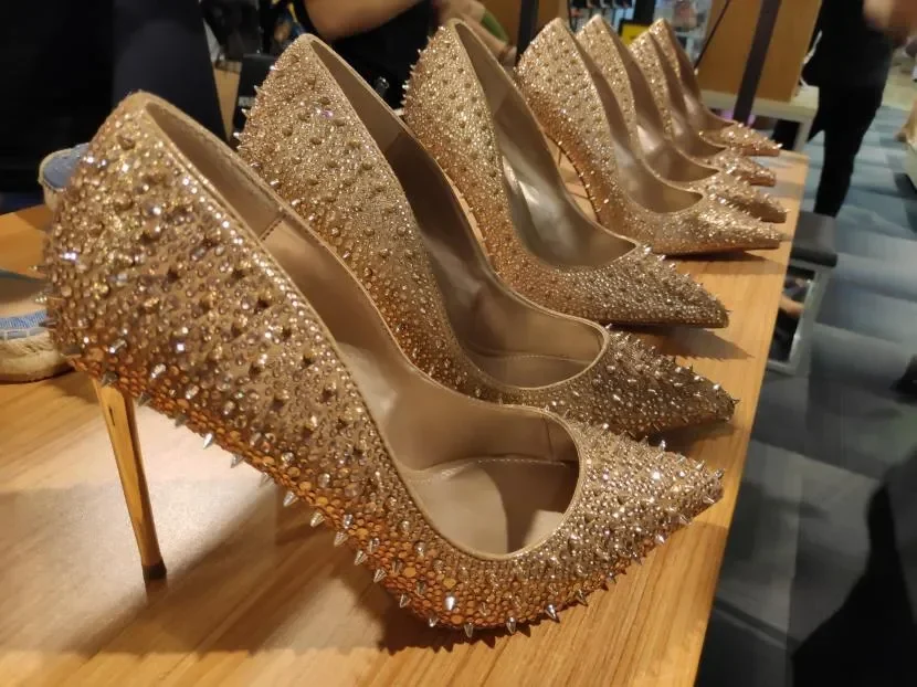 pramugari ungkap rahasia jangan pernah pakai sandal jepit di pesawat ini 3 bahaya yang mengintai portal berita terbaru