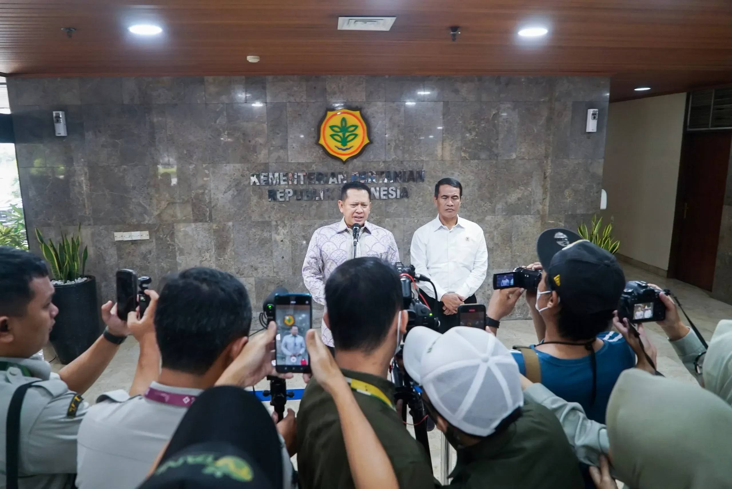 pupuk subsidi anjlok 20 persen ini dia kabar gembira yang bikin petani indonesia full senyum portal berita terbaru