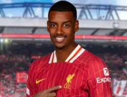 Rooney Desak Slot Cadangkan Alexander Isak: Sinyal Bahaya untuk Striker Termahal Liverpool?