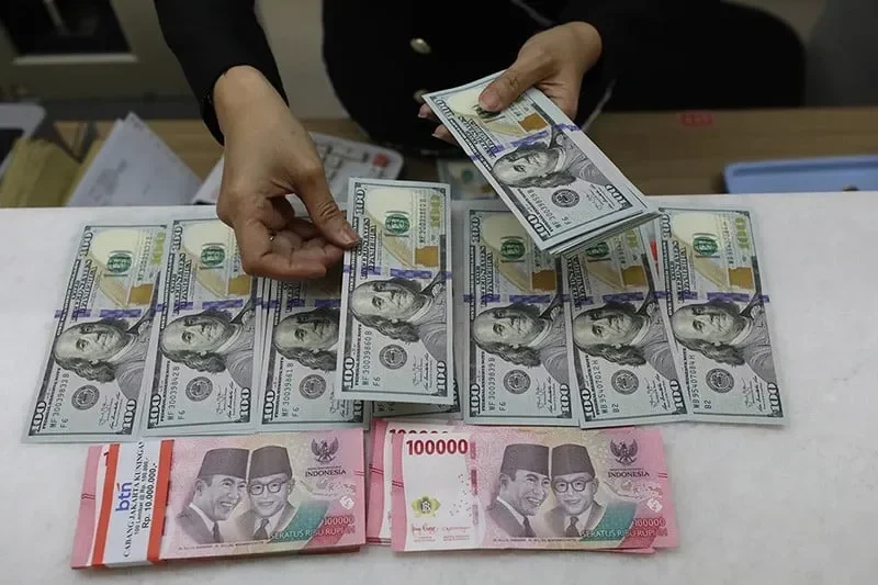 rupiah ngegas tipis sore ini sentuh rp16 585 per dolar as apa maknanya portal berita terbaru