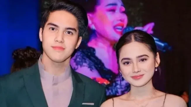 sah el rumi lamar syifa hadju di swiss kisah cinta mereka berlanjut ke jenjang serius portal berita terbaru