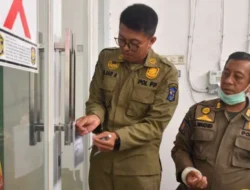 Satpol PP Jakarta Segel Toko Miras Ilegal di Pesanggrahan, Warga Ungkap Keresahan Ini!