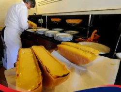 Sensasi Lelehan Keju Raclette Terbaik Dunia Terungkap di Pegunungan Swiss! Siap-siap Ngiler!