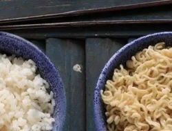 Sering Makan Mi Instan Pakai Nasi? Ahli Gizi Ungkap Bahaya Tersembunyi Ini!