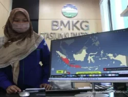Siap-siap! BMKG Bocorkan Musim Hujan 2025/2026 Datang Lebih Awal, Puncaknya Bikin Kaget!