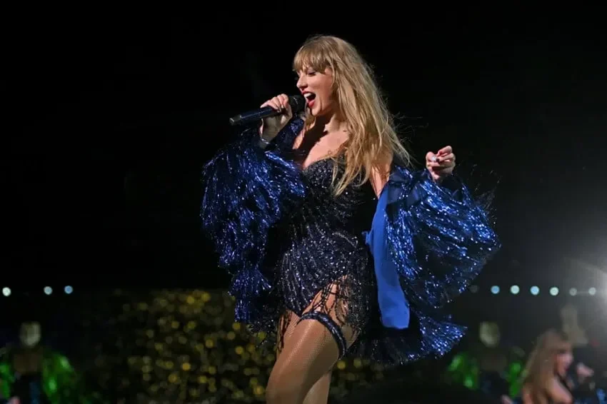 taylor swift guncang billboard the life of a showgirl tak tergoyahkan di puncak penjualan minggu kedua bikin melongo portal berita terbaru