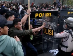 Terbongkar! Pelajar Bawa Senjata Tajam di Demo DPR, Polda Metro Ungkap Peran Medsos & Dalang di Balik Aksi Anarkis