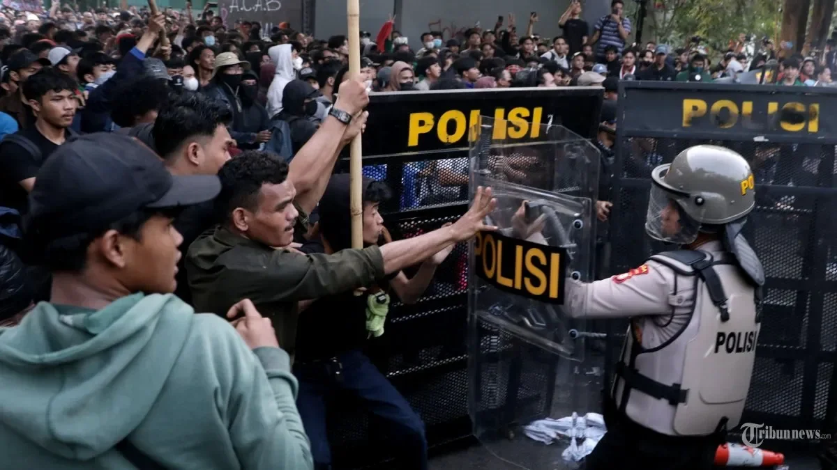 terbongkar pelajar bawa senjata tajam di demo dpr polda metro ungkap peran medsos dalang di balik aksi anarkis portal berita terbaru