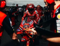 Terpuruk di Klasemen, Bagnaia Diam-diam Bikin Heboh! Rekor Legenda MotoGP Ini Jadi Targetnya!