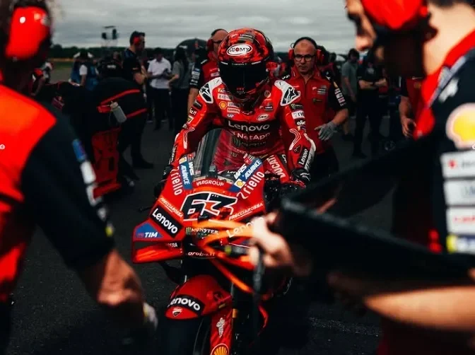 terpuruk di klasemen bagnaia diam diam bikin heboh rekor legenda motogp ini jadi targetnya portal berita terbaru