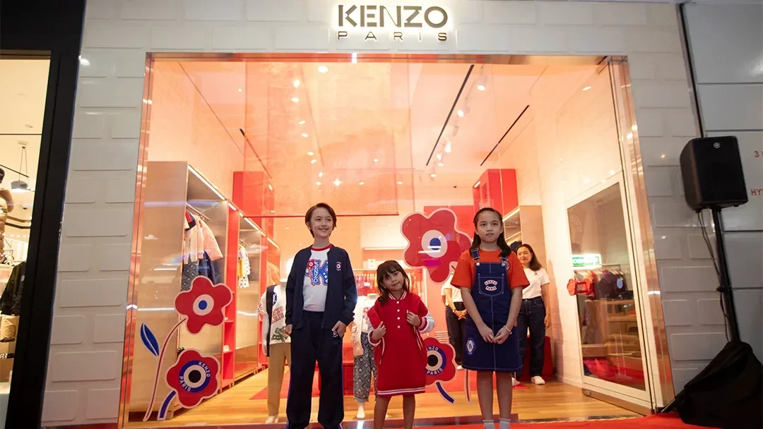 terungkap alessandro michele hidupkan kunang kunang di koleksi valentino fireflies portal berita terbaru