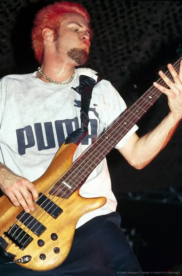 Terungkap! Detik-Detik Tragis Kematian Bassis Limp Bizkit Sam Rivers: Ditemukan Bersimbah Darah di Kamar Mandi 1 terungkap detik detik tragis kematian bassis limp bizkit sam rivers ditemukan bersimbah darah di kamar mandi portal berita terbaru