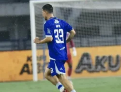 Thom Haye Starter, Persib Bandung Pesta Gol 3-0 ke Gawang PSBS Biak: Peringatan Keras untuk Puncak Klasemen!