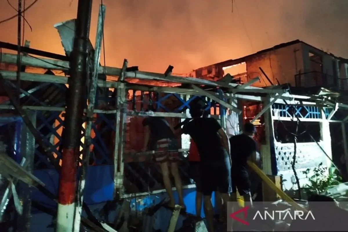 tragedi subuh di jakut warung makan ludes lansia 60 tahun tewas akibat kebocoran gas portal berita terbaru