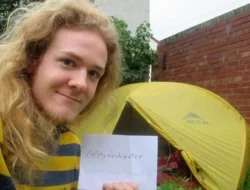 Viral! Cuma Demi Rp260 Ribu, Turis AS Ini Nekat Tidur di Toilet Bandara Serbia: Alasannya Bikin Geger!