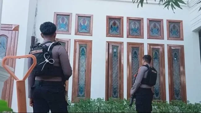 viral detik detik terduga pencuri nyebur kali di jagakarsa demi cari barang bukti warga heboh portal berita terbaru