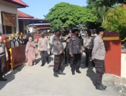 Viral! Polisi Rebut Paksa Spanduk Aksi di Sidang Praperadilan Khariq Anhar, Ini Alasan Tegas Kapolsek!