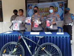 VIRAL! Wajah Pencuri Sepeda Dipajang di Spanduk Raksasa Meruya Selatan, Cara Warga Bikin Jera Pelaku!