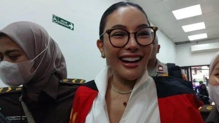 vonis nikita mirzani hari ini terancam 11 tahun penjara jaksa dituding tukang sulap portal berita terbaru