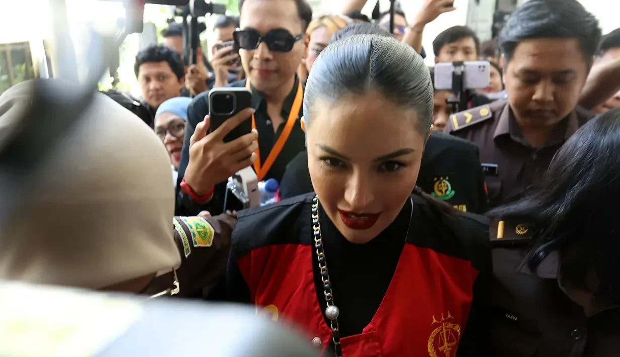 vonis nikita mirzani nyai hadir penuh percaya diri dengan gaya rambut unik siapkah hadapi putusan mengejutkan portal berita terbaru