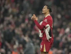 Anfield Membara! Van Dijk Buka-bukaan: Kami Kecewakan Arne Slot, Ada Apa dengan Liverpool?