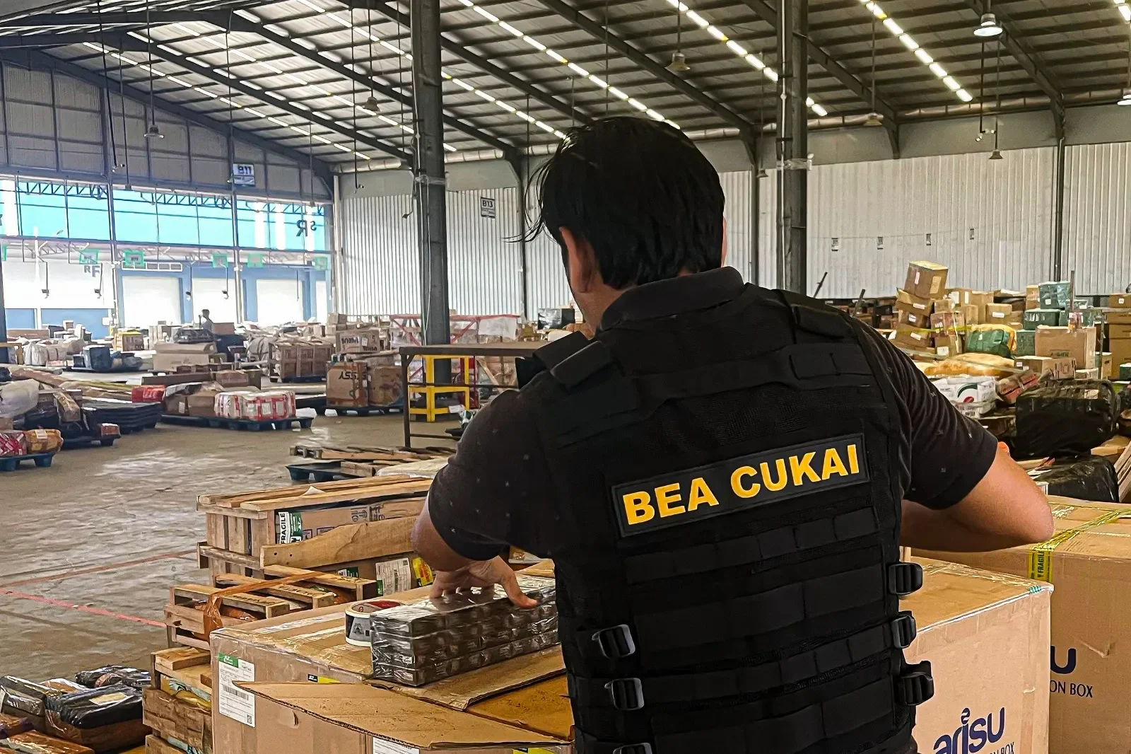 baju impor ilegal bakal kena hajar menkeu purbaya siapkan jurus pamungkas industri lokal bisa bernapas lega portal berita terbaru