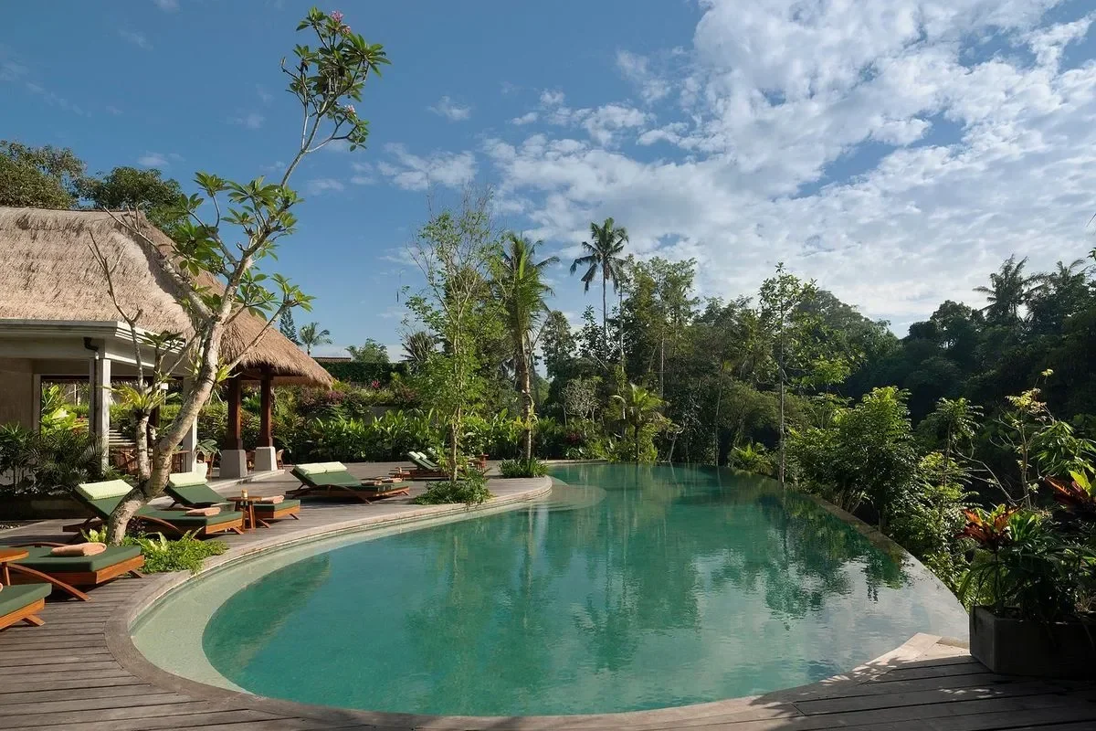 bikin bangga 2 hotel bali ini resmi jadi yang terbaik di dunia 2025 intip pesonanya portal berita terbaru